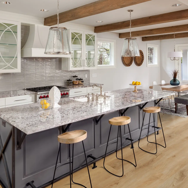 South Wind Oak Legends Extra Wide Click (Angle-Angle) – Sold Per Box (22.44 Sq. Ft.)